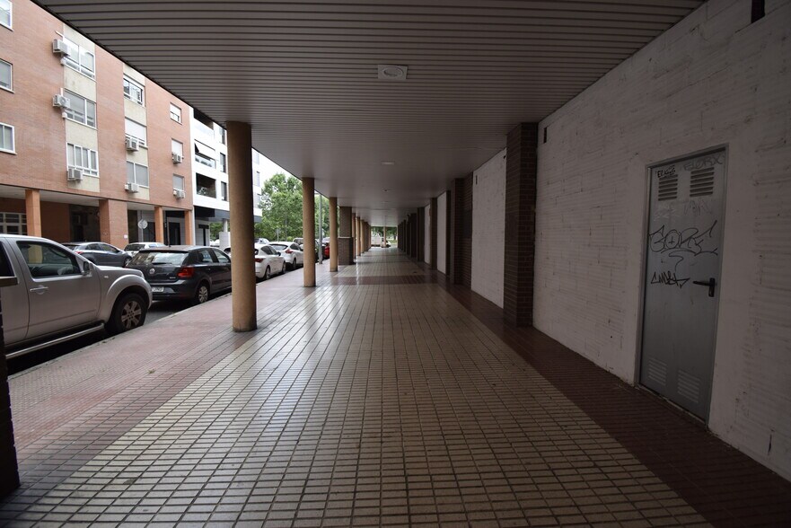 Calle Dámaso Alonso, Alcalá de Henares, Madrid à vendre - Photo du bâtiment - Image 3 de 4