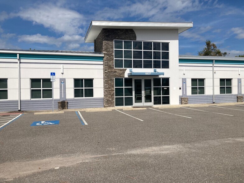 6637 Gunn Hwy, Tampa, FL à louer - Photo du bâtiment - Image 3 de 27