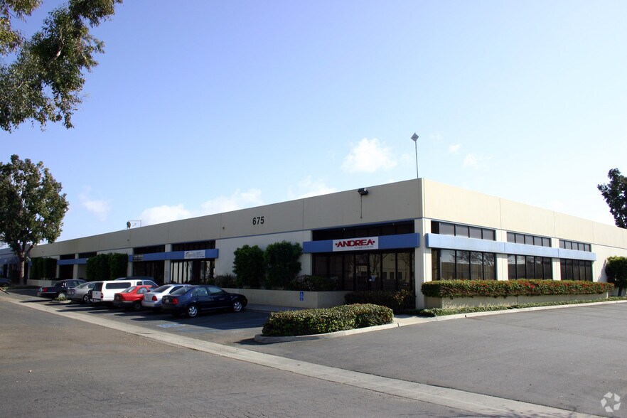 675 Anita St, Chula Vista, CA à louer - Photo du bâtiment - Image 3 de 7