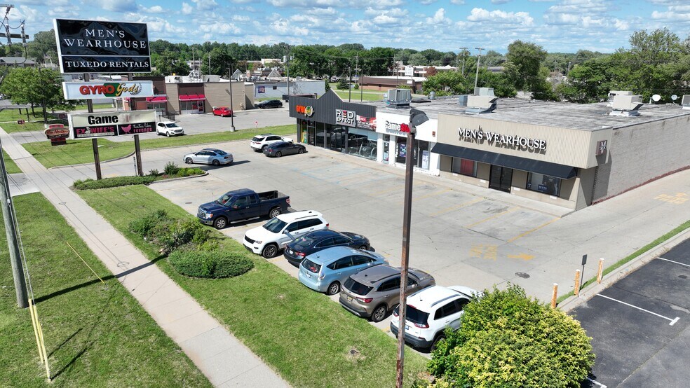 7040-7060 N Wayne Rd, Westland, MI à vendre - Photo du bâtiment - Image 2 de 29