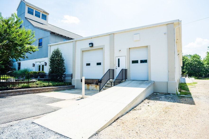 105 Market Pl, Glassboro, NJ for lease - Building Photo - Image 2 of 5