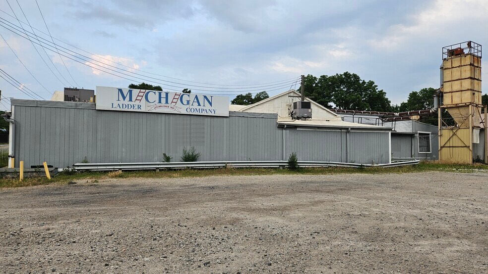 12 E Forest Ave, Ypsilanti, MI à louer - Photo du bâtiment - Image 2 de 4