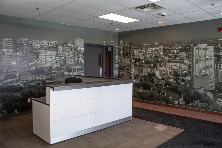 3695 Aut des Laurentides (A-15) Desste E, Laval, QC à louer - Photo du bâtiment - Image 2 de 9