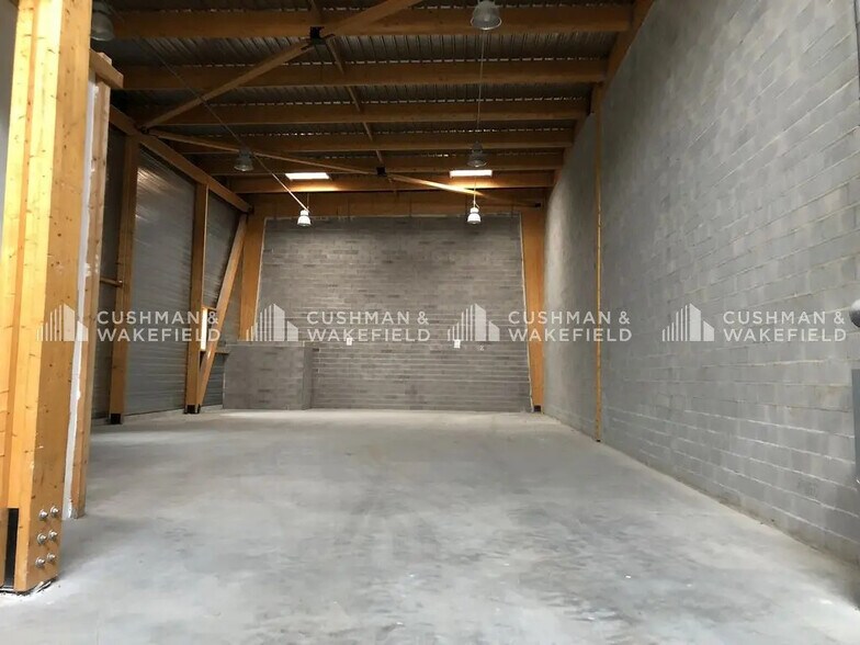 Flex in Strasbourg for lease - Interior Photo - Image 2 of 5