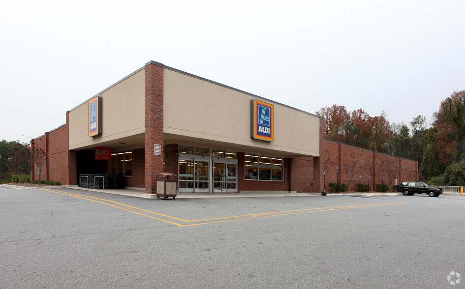 5820 Riverdale Rd, Atlanta, GA for lease - Primary Photo - Image 1 of 2