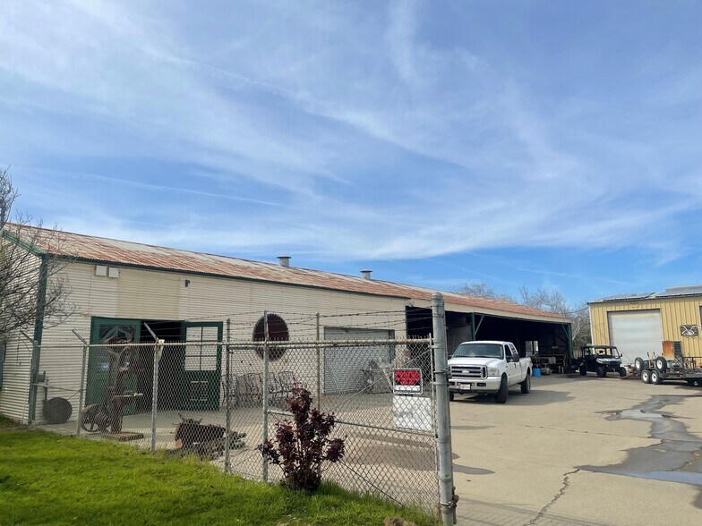 840 W Elm Ave, Coalinga, CA à vendre - Photo du bâtiment - Image 3 de 13