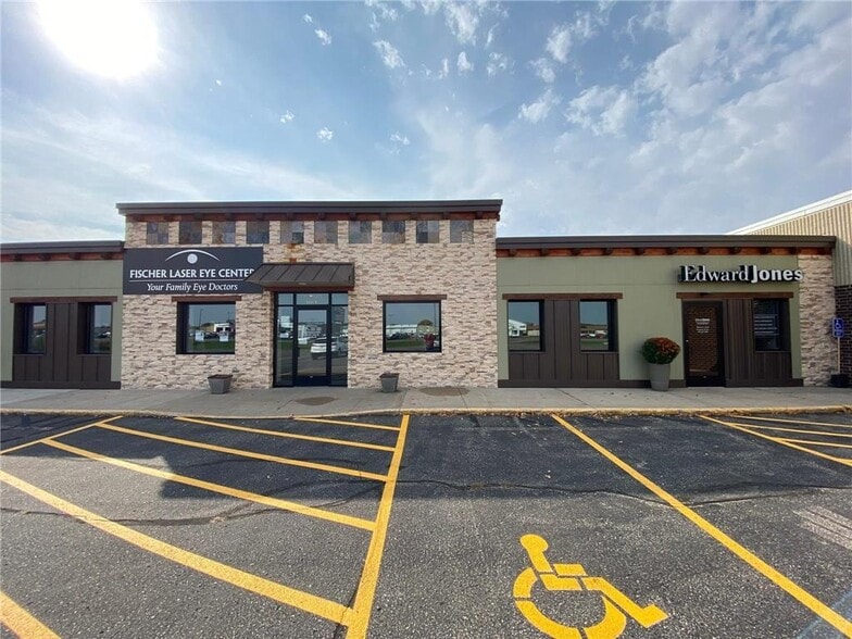 1380 E Bridge St, Redwood Falls, MN à louer - Photo du bâtiment - Image 2 de 3