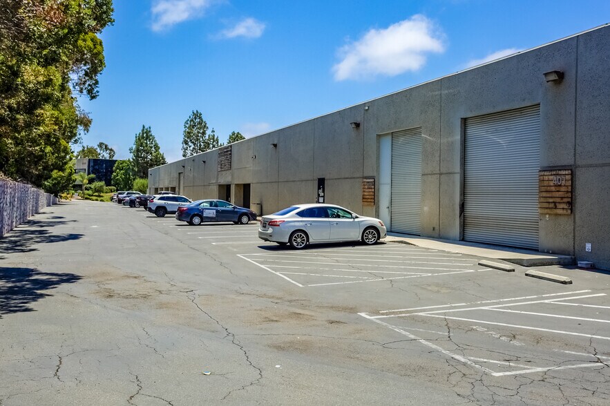 2350 Camino Vida Roble, Carlsbad, CA à louer - Photo du bâtiment - Image 2 de 10