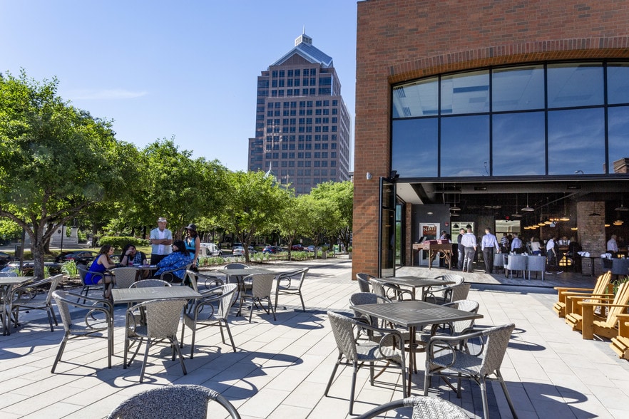 180 S Clinton Ave, Rochester, NY à louer - Photo du bâtiment - Image 2 de 19