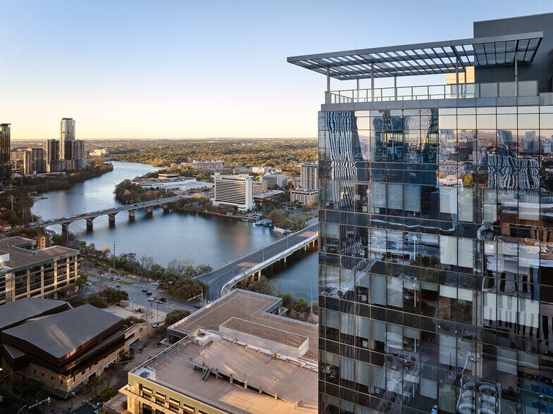 500 W 2nd St, Austin, TX à louer - Photo du bâtiment - Image 2 de 9