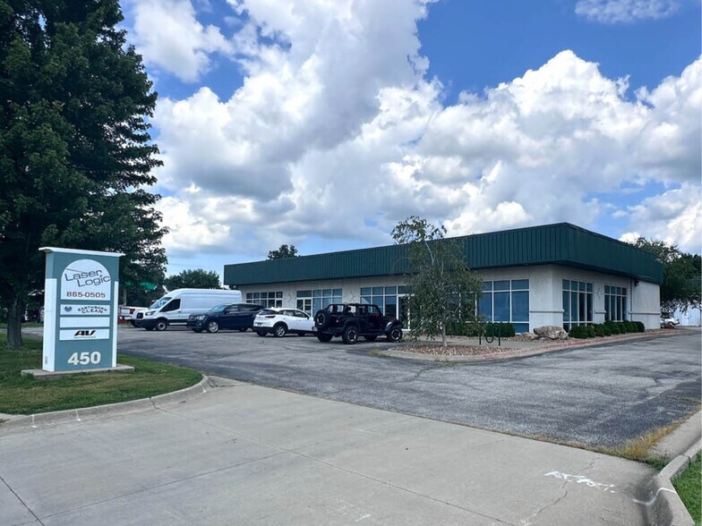 450 N Iowa St, Lawrence, KS à louer - Photo du bâtiment - Image 2 de 6