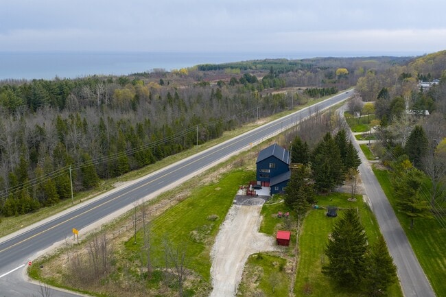 Plus de détails pour 121 Old Highway 26, Meaford, ON - Spécialité à vendre
