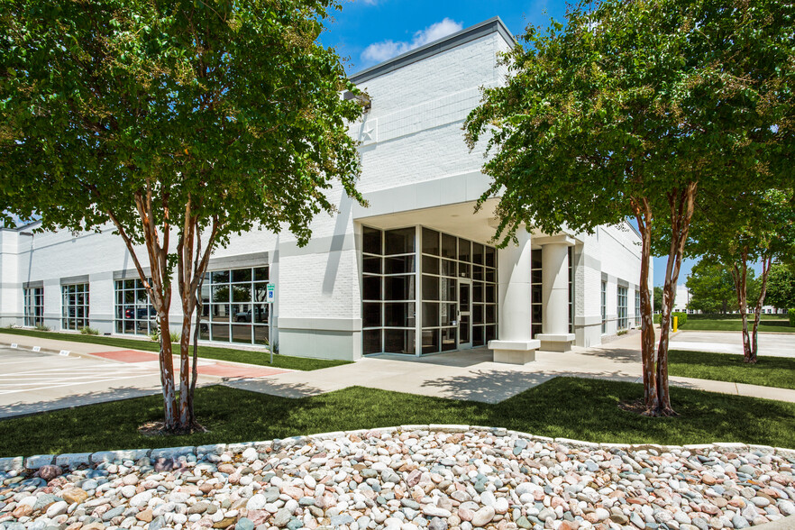 1322 Crestside Dr, Coppell, TX for lease - Building Photo - Image 1 of 11