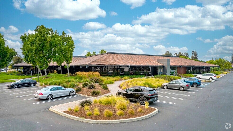 694-700 Tasman Dr, Milpitas, CA à louer - Photo du bâtiment - Image 2 de 7