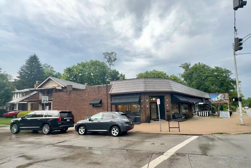 3666-3672 Erie Ave, Cincinnati, OH à louer - Photo du bâtiment - Image 1 de 25