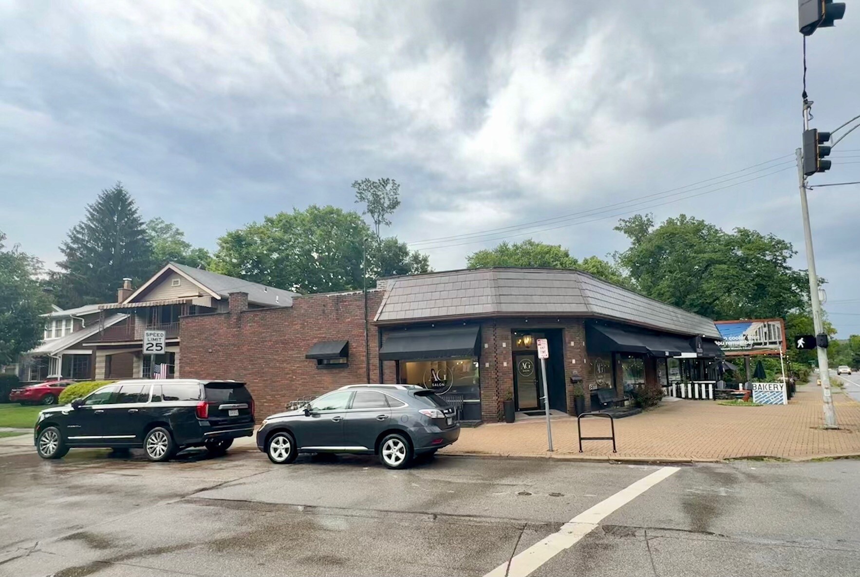 3666-3672 Erie Ave, Cincinnati, OH à louer Photo du bâtiment- Image 1 de 26