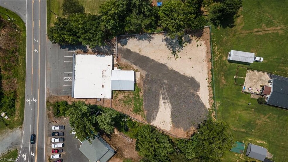 1020 NC 65 Hwy W, Walnut Cove, NC for sale - Building Photo - Image 2 of 5