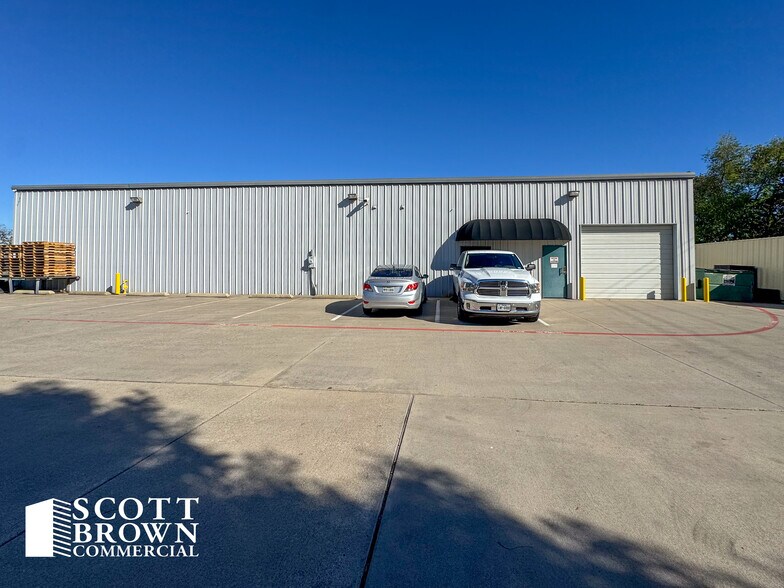 204 Cardinal Dr, Denton, TX à vendre - Photo du bâtiment - Image 2 de 4