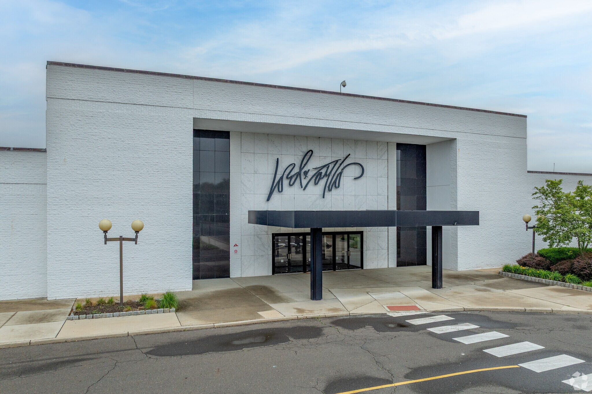 150 Quaker Bridge Mall, Lawrenceville, NJ for lease Primary Photo- Image 1 of 5