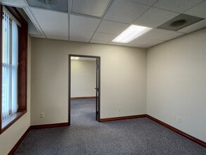 5 W Alder St, Walla Walla, WA for lease Interior Photo- Image 2 of 9