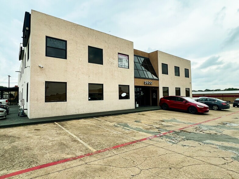 3600 Conflans Rd, Irving, TX à louer - Photo du bâtiment - Image 2 de 5