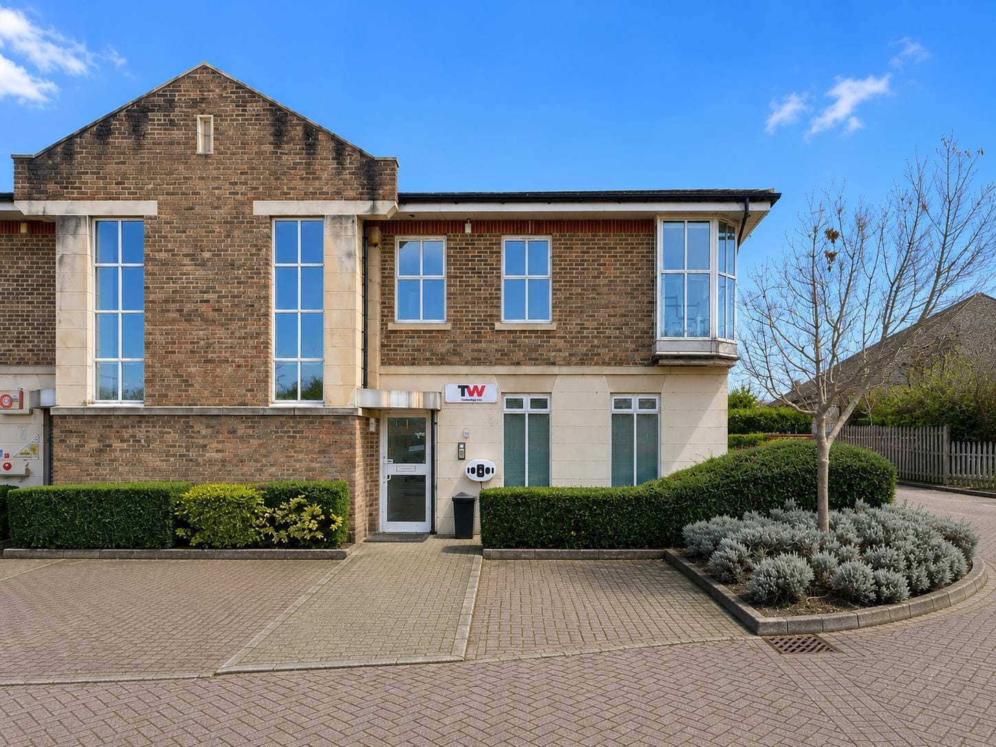 9 Shirwell Cres, Milton Keynes for sale Building Photo- Image 1 of 9