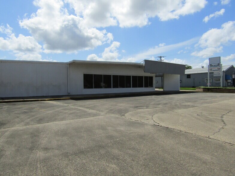 200 E Admiral Doyle Dr, New Iberia, LA à vendre - Photo du bâtiment - Image 2 de 12