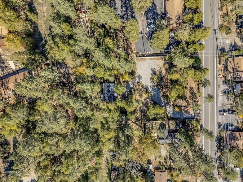54620 North Circle Drive dr, Idyllwild-Pine Cove, CA à vendre - Photo du bâtiment - Image 2 de 3