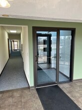 4900 38th Ave, Moline, IL à louer Photo intérieure- Image 2 de 4