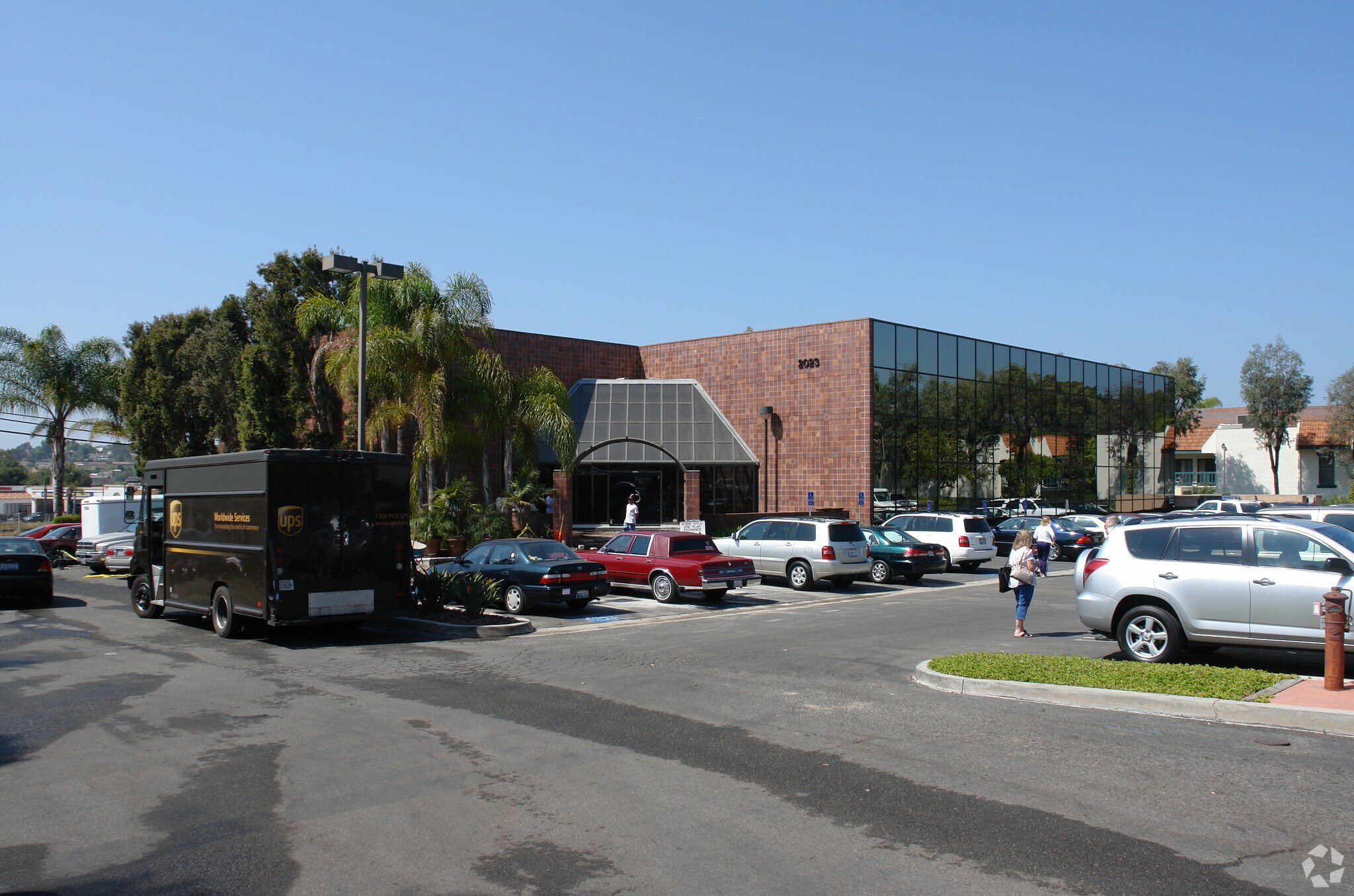 2023 W Vista Way, Vista, CA à vendre Photo principale- Image 1 de 10