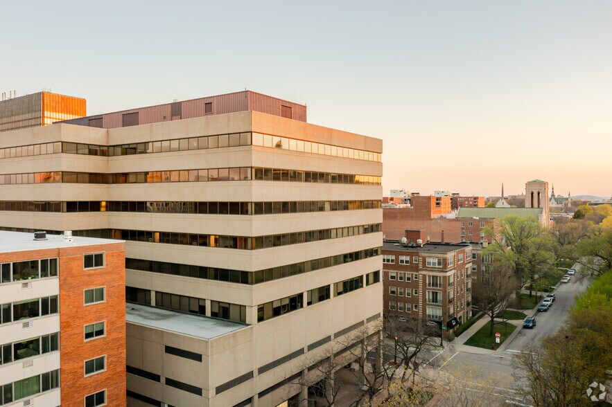 500 Davis St, Evanston, IL à louer - Photo du bâtiment - Image 3 de 13
