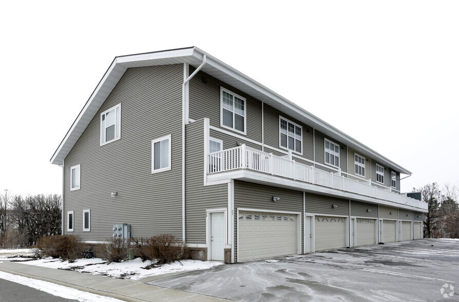 24-46 97th Ave NW, Coon Rapids, MN à vendre - Photo du bâtiment - Image 2 de 6