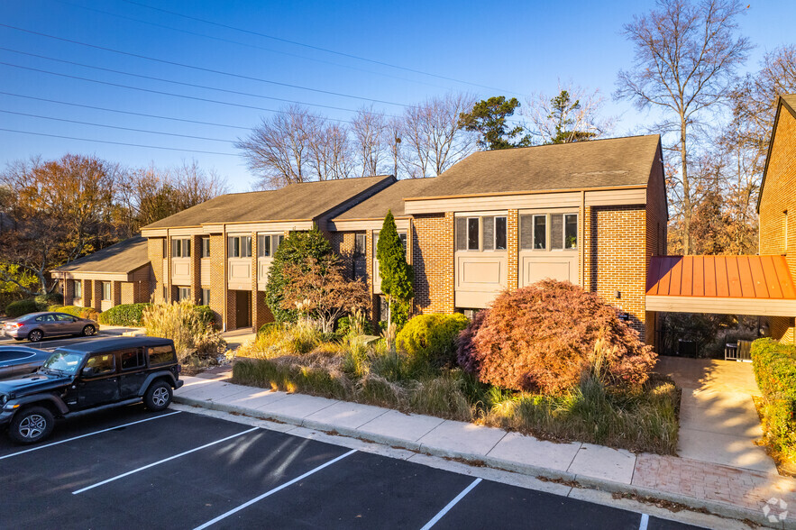 423-491 Carlisle Dr, Herndon, VA for lease - Building Photo - Image 1 of 5