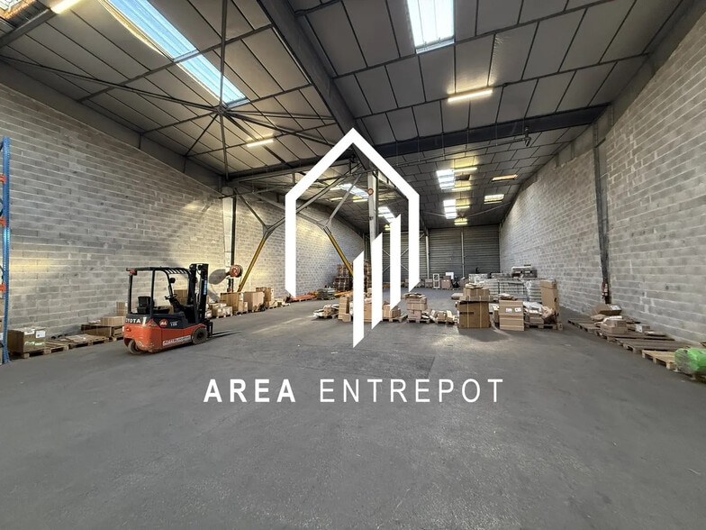 Industrial in Marseille for lease - Interior Photo - Image 1 of 6
