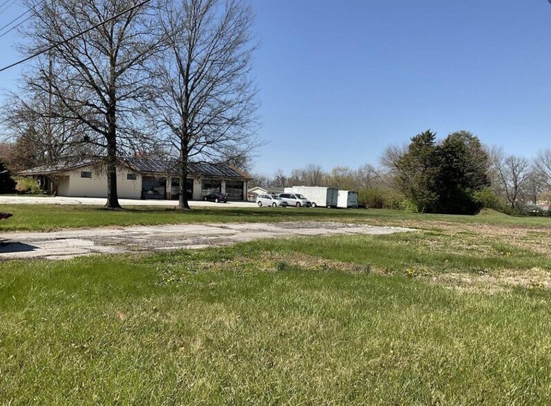 803 E Terra Ln, O'Fallon, MO à vendre - Photo du bâtiment - Image 2 de 8