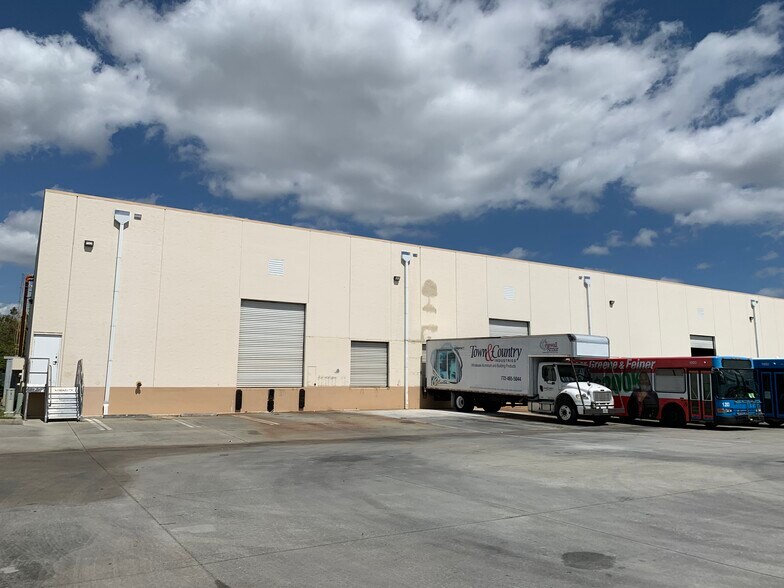 8620 NW LTC Pky, Port Saint Lucie, FL à louer - Photo du bâtiment - Image 2 de 3