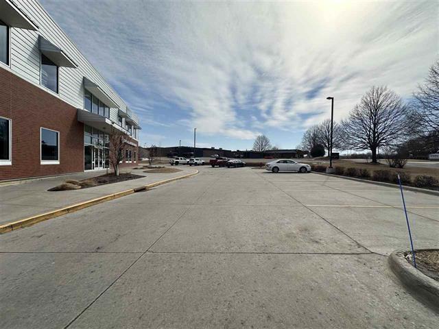 2545 N Dodge St, Iowa City, IA à louer - Photo du bâtiment - Image 3 de 5