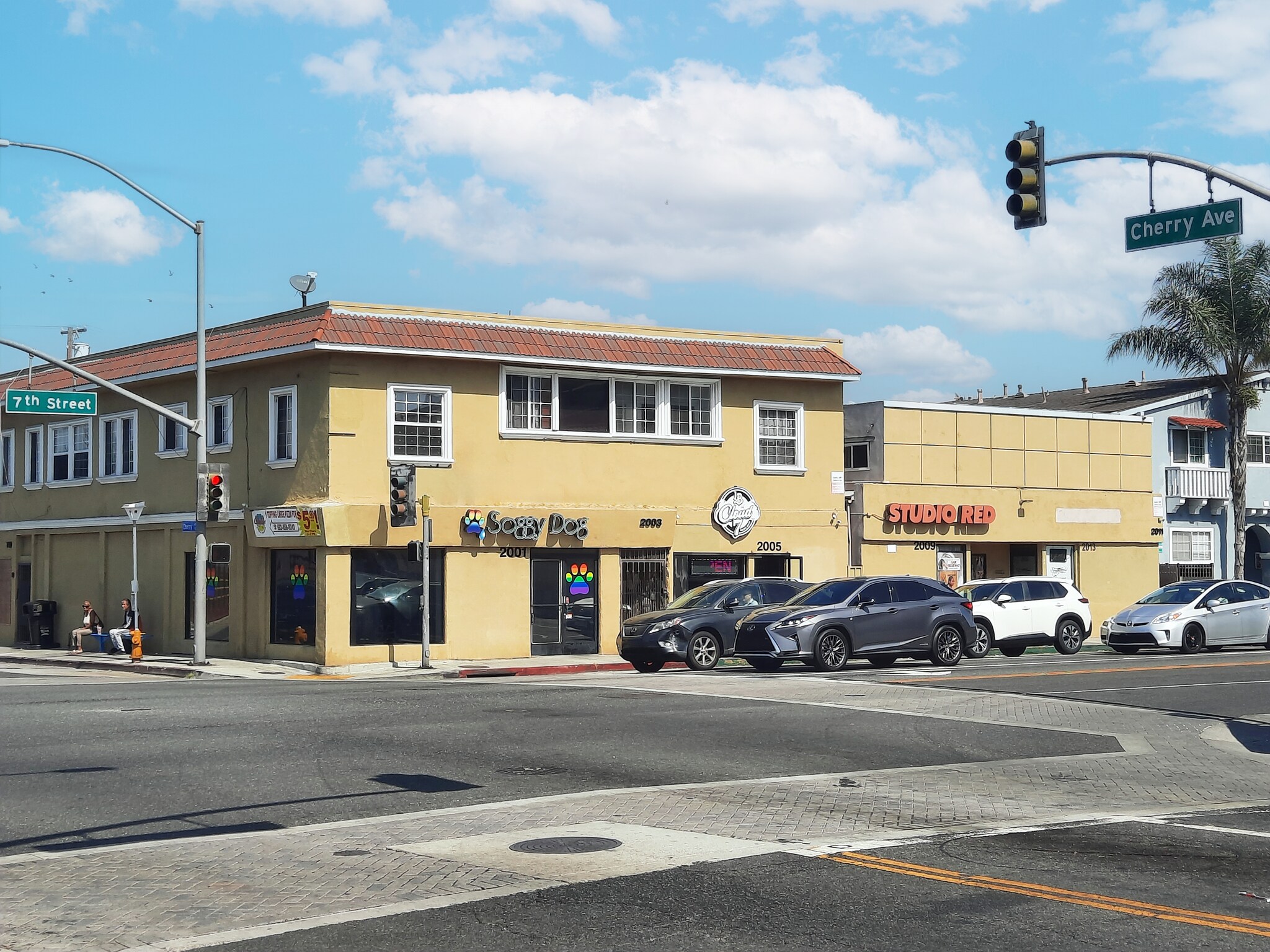 2009 E 7th St & 710 Cherry Ave portefeuille de 2 propriétés à vendre sur LoopNet.ca Photo du bâtiment- Image 1 de 5