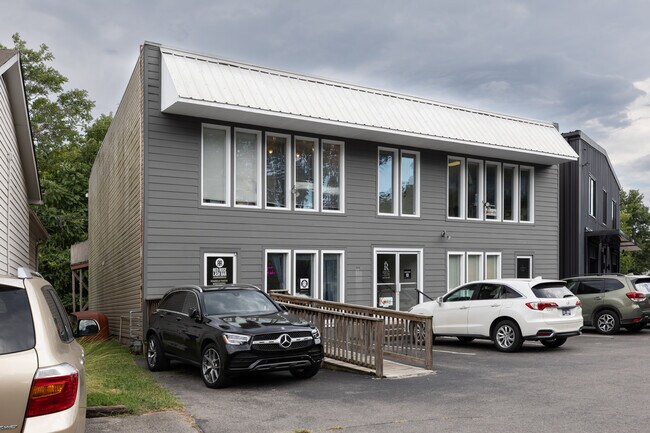 Plus de détails pour 442 E Iris Dr, Nashville, TN - Bureau à vendre