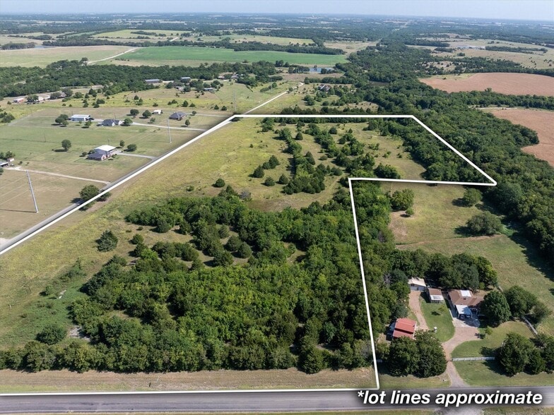 2164 MIDWAY ACRES Drive, Howe, TX for sale - Primary Photo - Image 1 of 13