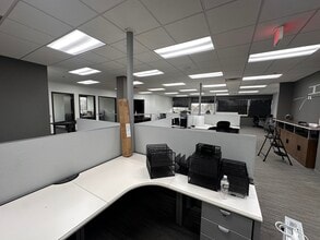 4595 Broadmoor Ave SE, Grand Rapids, MI for lease Interior Photo- Image 2 of 15