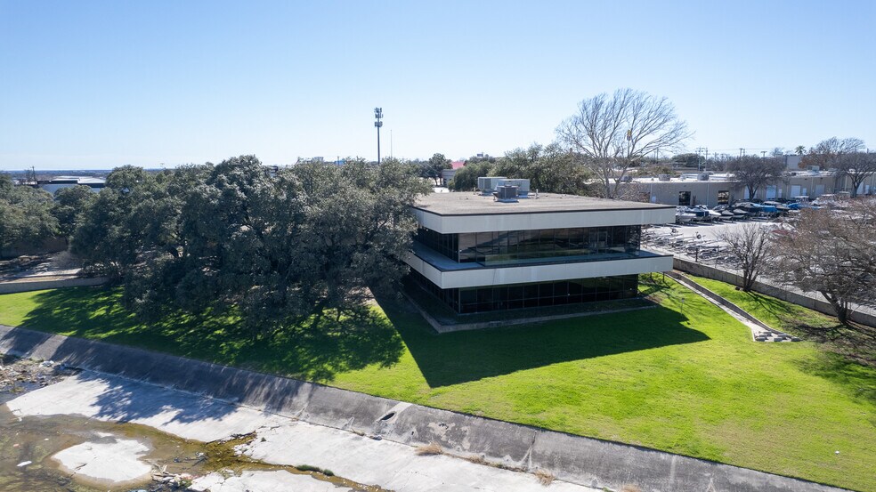 6224 W Interstate 10, San Antonio, TX à vendre - Photo du bâtiment - Image 3 de 40