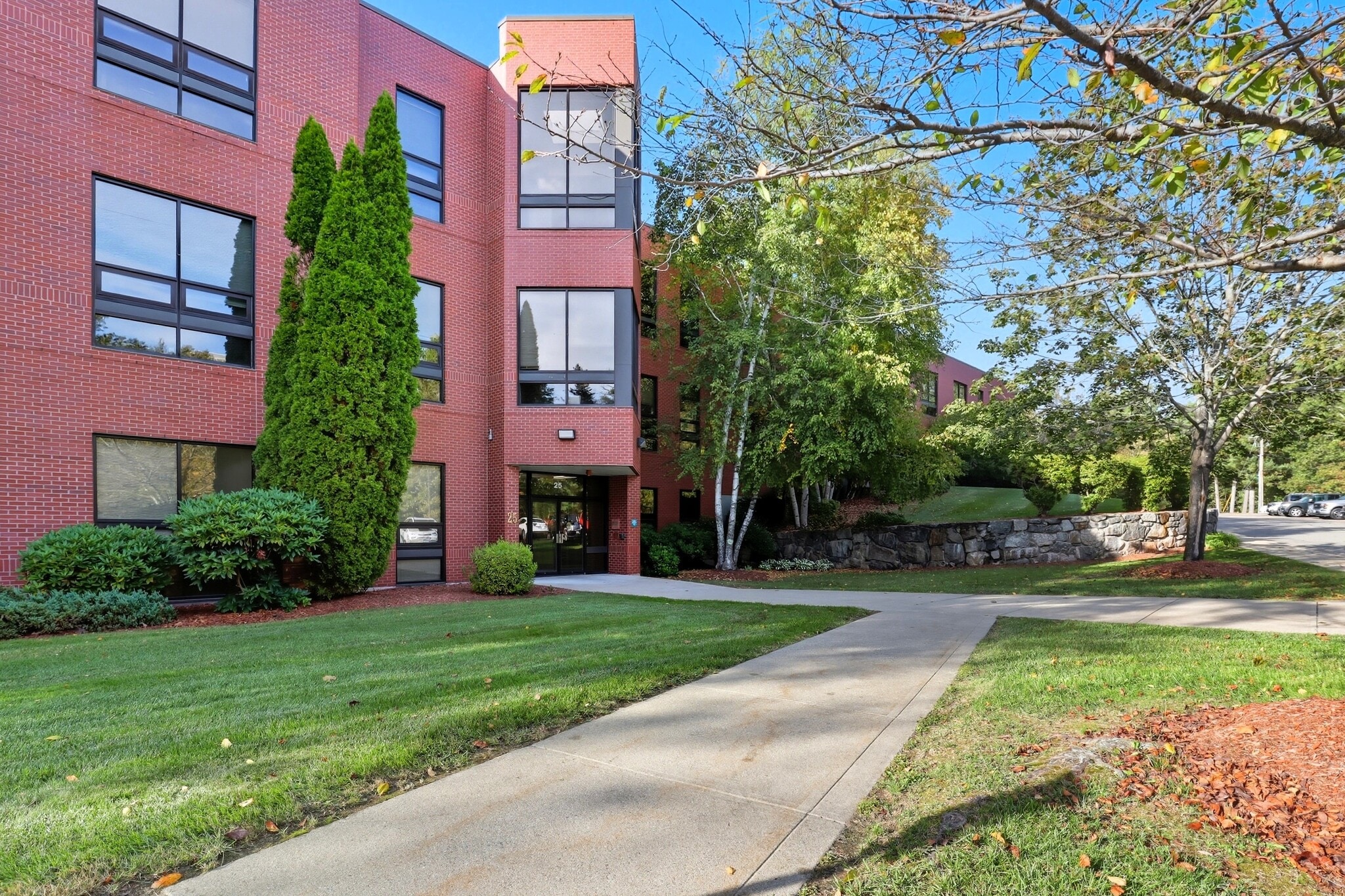 25 Manchester St, Merrimack, NH à louer Photo principale- Image 1 de 34