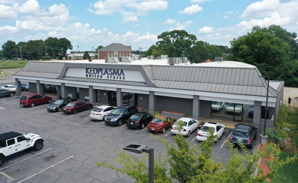 1040 2nd St NE, Hickory, NC for sale - Building Photo - Image 1 of 3