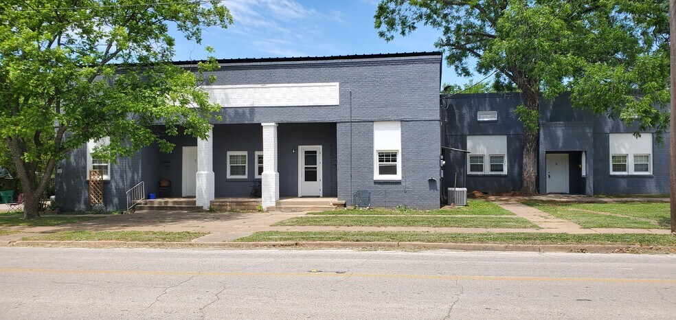 113 S Reagan St, Hamilton, TX for sale - Primary Photo - Image 1 of 25