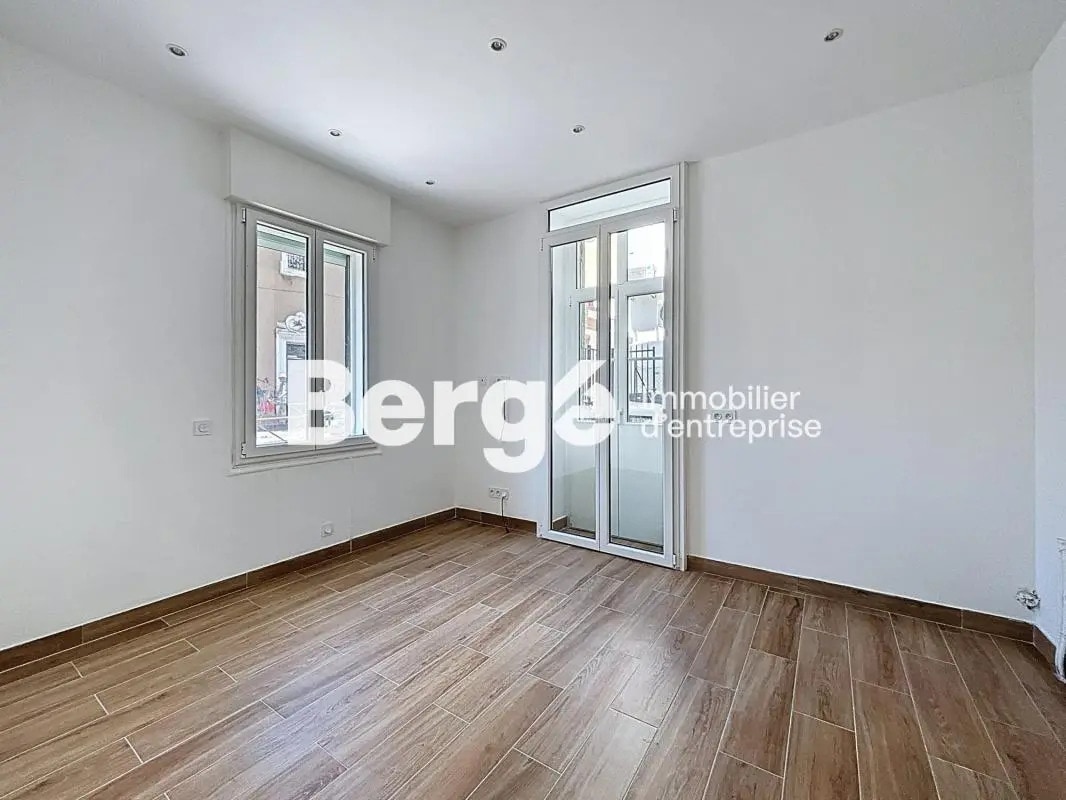 Office in Nice for lease Interior Photo- Image 1 of 11