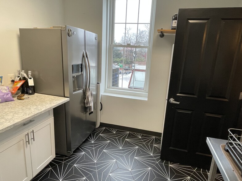 1101 Duke St, Alexandria, VA for lease - Interior Photo - Image 3 of 9