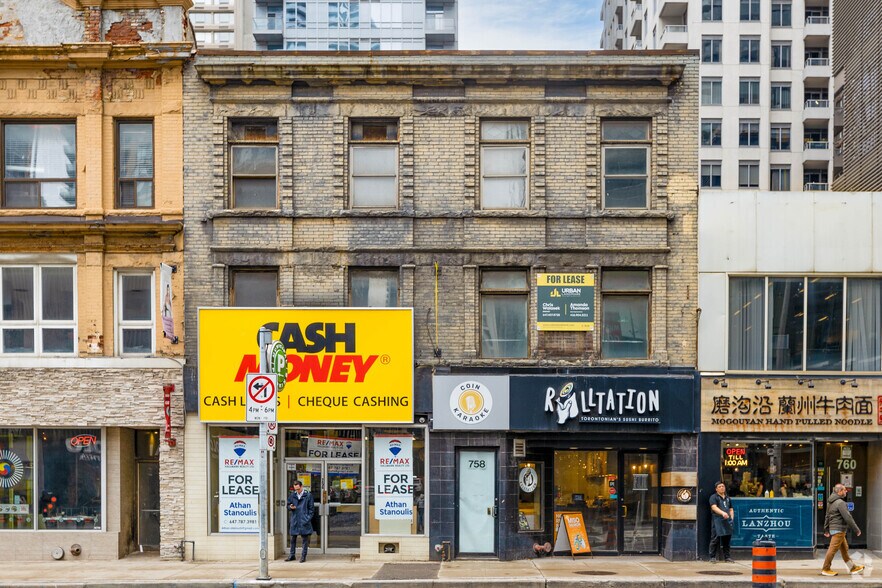 758 Yonge St, Toronto, ON à louer - Photo du bâtiment - Image 1 de 2