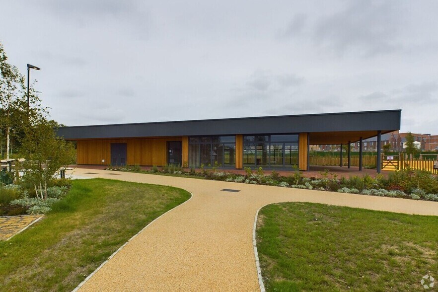 50 Springfield Dr, London for sale - Primary Photo - Image 1 of 1