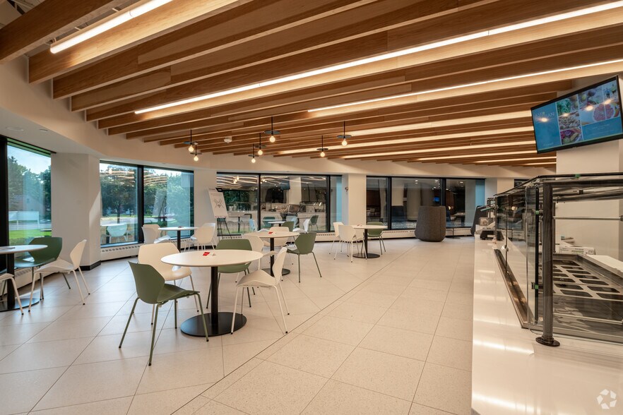 1650 82nd St W, Bloomington, MN à louer - Photo intérieure - Image 2 de 14